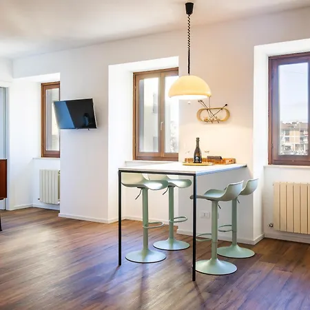 Denis - Stylisches Premium Altstadt-apartment Mit Hafenblick & 2 Baedern * Grado