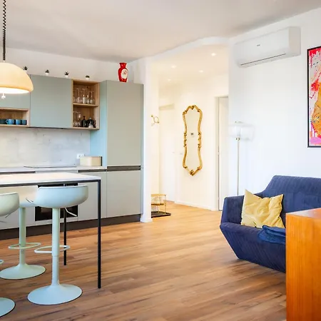 דירה Denis - Stylisches Premium Altstadt-apartment Mit Hafenblick & 2 Baedern גראדו