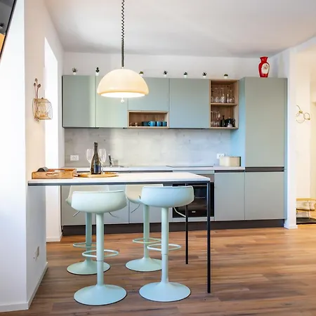 דירה Denis - Stylisches Premium Altstadt-apartment Mit Hafenblick & 2 Baedern